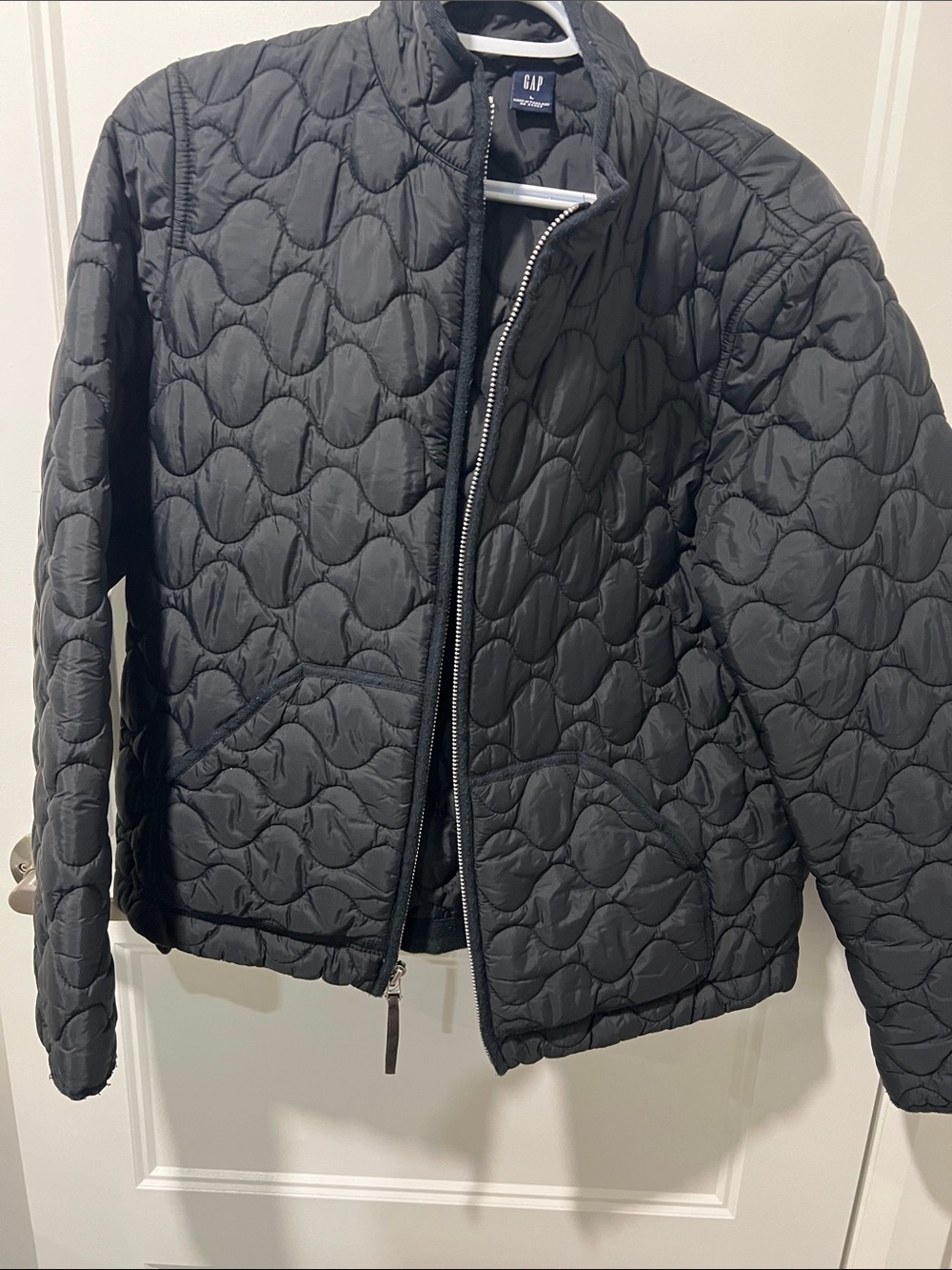 GAP Black Quilted Wave-Pattern Puffer Jacket